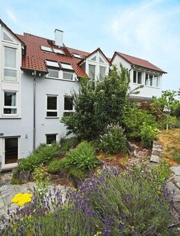 Großzügiges Familiendomizil mit Einliegerwohnung und Schwimmbad und viel Platz zum Leben - Ditzingen