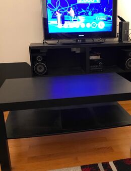 Fernsehschrank und dazugehörige Tisch - München