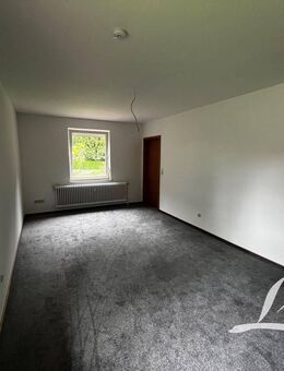 **Gemütliche Haushälfte mit Carport - in Ortsrandlage von Godensholt** - Apen