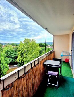 SEHR HELLE RUHIGE WOHNUNG MIT EINER TRAUMAUSSICHT ERWARTET SIE - Fürth