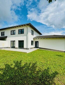 Moderne Doppelhaushälfte (EEK A+) auf sonnigem Grundstück in schönem Wohngebiet! - Oberschneiding