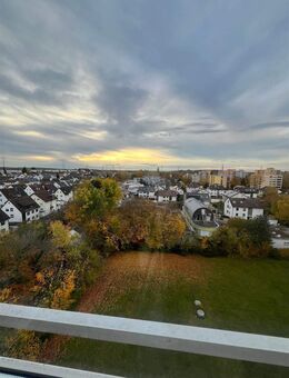 Modern leben, himmlisch wohnen - 3,5-Zimmer-Wohntraum mit Wintergarten und Weitblick - Sindelfingen