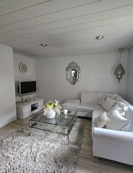 Zweifamilienhaus mit Doppelgarage, Wellness-Oase und traumhaftem Garten. Ideal zum Wohlfühlen! - Erdmannhausen