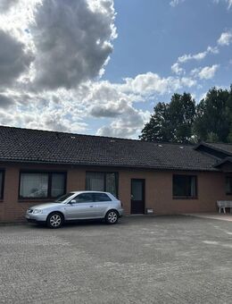 Wohnen oder Arbeiten ! Bungalow mit großem Grundstück und großer Lagerhalle mitten in Dahlenburg - Dahlenburg