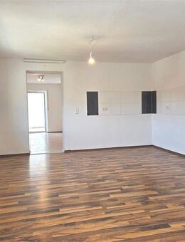 Moderne 3,5-Zimmer-Wohnung mit Loggia, Balkon und Garage in Langenau Göttingen - Langenau