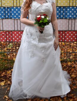 Braut Kleid A Linie - Schnäppchen Preis - Bausendorf