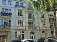 Bel Etage - Stilvolle 3-Zimmerwohnung nahe Schloß Sanssouci mit 2 Balkonen, Stellplatz und EBK - Potsdam