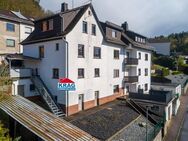 ++ KRAG Immobilien ++ Zuhause für Familien: viele Räume, Terrassen, Garage ++ Renovierungsbedarf - Bad Endbach