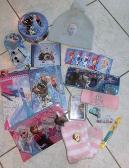 EISKÖNIGIN/ ELSA/ Diverses/ Accessoires/ Mütze/ Spiel/Socken/CD.. - Duisburg