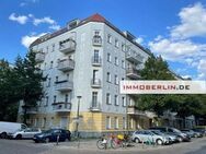 IMMOBERLIN.DE - Top-Mikro-+ Makrolage! Große Altbauwohnung mit Sonnenbalkons + Lift - Berlin