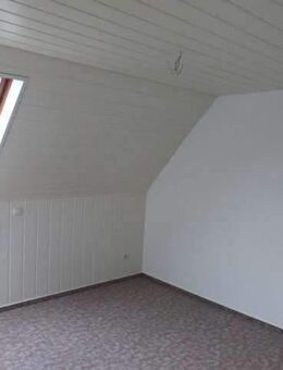Kleine Single-Dachgeschosswohnung mit toller Aussicht - Lichtenstein (Sachsen)