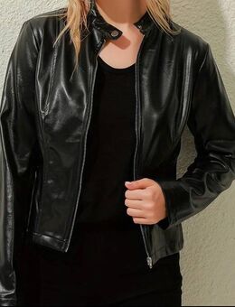 Damen Leder Jacke aus PU-Leder mit Reißverschluss / Größen L-XXL / NEU - Marl (Nordrhein-Westfalen)
