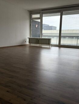 großzügige 2-Zimmer-Wohnung mit EBK, Balkon & Aufzug - barrierefreier Zugang - Hannover