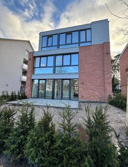 Sanierte Drei-Zimmer-Wohnung mit Dachterrasse in Schwachhausen - Bremen