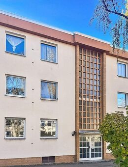 Sanierungsbedarf: 3-Zimmer-Wohnung im Hochparterre mit Balkon und Stellplatz in Berlin Rudow - Berlin