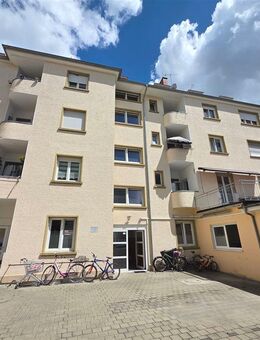 große Wohnung im 3.OG, voll möbliert. - Singen (Hohentwiel)