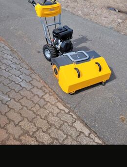 Kehrmaschine zu verkaufen - Lüder
