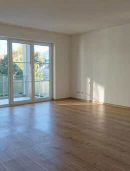 Maulburg: Helle, schöne 2 Zimmerwohnung mit Balkon, Einbauküche und 2 Tiefgaragenstellplätzen - Maulburg