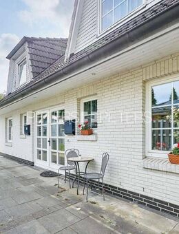 + Charmantes Einfamilienhaus mit Einliegerwohnung + - Wedel