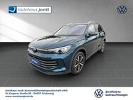 VW Tiguan, 2.0 TDI Elegance IQ Light, Jahr 2024 - Schleswig