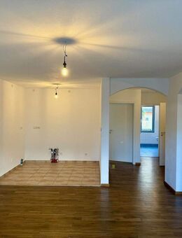 Wohnen mit Gartenflair - frisch renovierte Wohnung in Grafing - Grafing (München)