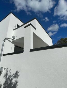Erstbezug! Moderne 3-Raum-Wohnung im 2-Familienhaus. Mit Balkon, Einbauküche, Garage & Stellplatz - Leinburg