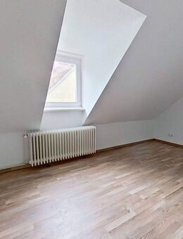 Renovierte 2-Zimmer-Dachgeschosswohnung mit modernem Tageslichtbad - Bielefeld