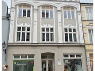 Schicke 2 -Raum-Wohnung mit Fahrstuhl und Balkon - fast am Marktplatz - zu vermieten - Wismar