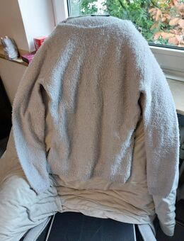 Grauer Pullover - Essen