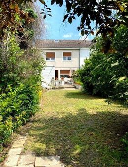 - Nähe Britzer Garten/ Reihenendhaus mit Keller und Garage - - Berlin
