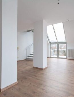 ***Wenn Sie etwas Einzigartiges suchen: 2-Zi.-Maisonette-Wohnung ganz oben*** - Neumarkt (Oberpfalz)