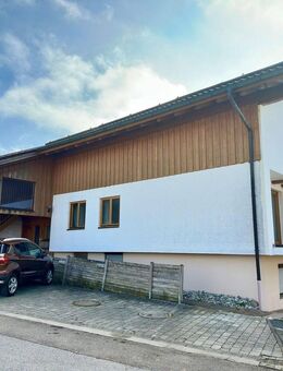 Beziehbar ab September! Großzügige 4-Zimmer Wohnung mit zwei Balkonen und Einbauküche! - Stephanskirchen