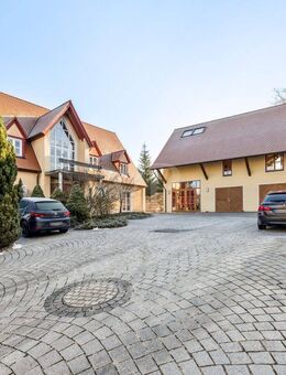 Wohnhaus und Oldtimerkomplex - Pfofeld