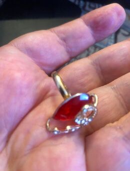 Ring Vergoldes Mit rotes Stein in Dresden kostenlos abgebe - Dresden