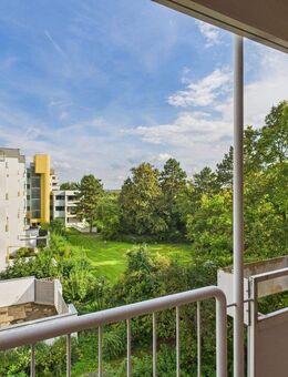 Gemütliche 2-Zimmer-Eigentumswohnung mit Balkon ins Grüne in Wiesbaden-Nordenstadt - Wiesbaden