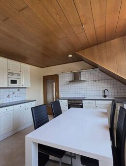 Charmante 4- Zimmer-Dachgeschosswohnung mit Balkon in Mastbruch - Paderborn
