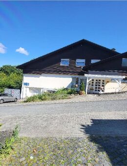 Einfamilienhaus mit Einliegerwohnung. Freistehend. Traumhafte Lage. Ohne Provision - Weinbach