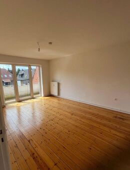 Frisch gestrichen - Balkonwohnung zum 01.08.2025 - Kiel