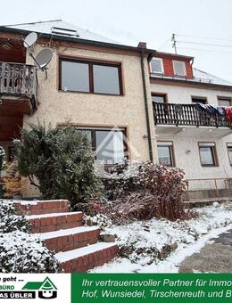 Ruhige Lage: Dreifamilienhaus mit Balkon & Terrasse - Schirnding