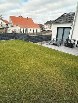 NEUMANN - Neuwertige 2ZKB Erdgeschosswohnung mit Gartenanteil - Pörnbach