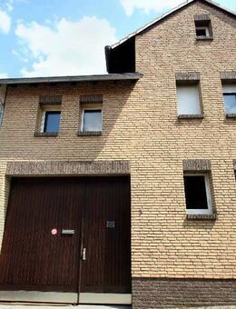Bauernhaus mit Hofanlage Innenhof mit großem Nebengebäude-Scheune Ausbaureserve Garage Garten - Grafschaft