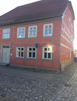 Sanierte 2-Raum Wohnung in der "Alten Schule" - Altentreptow