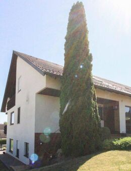 Gepflegtes Einfamilienhaus mit Einliegerwohnung, großem Garten in ruhiger idyllischer Sackgassenlage - Mallersdorf-Pfaffenberg