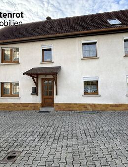 Eines von 2 DHH, ca. 147 m², 5 Zimmer, Carports, Garage, ausgebautes Dach mit Loggia, zentral - Reichenschwand