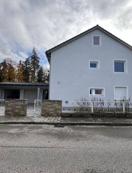 Saniertes Einfamilienhaus mit Garten und Doppelgarage in Waldkraiburg - Waldkraiburg