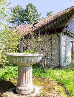 "Historischer Dreiseitenhof mit zusätzlichem Wohnhaus im eigenen Park" - Ettersburg