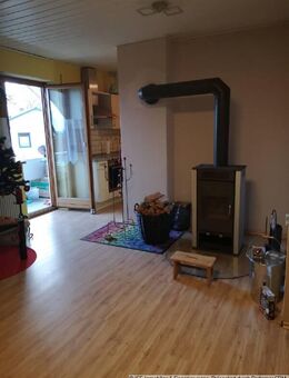 DG - Wohnung mit überdachten Balkon incl. Grundstück mit Altbestand ca. 280 m² " ideal für Handwerker " - Karlskron