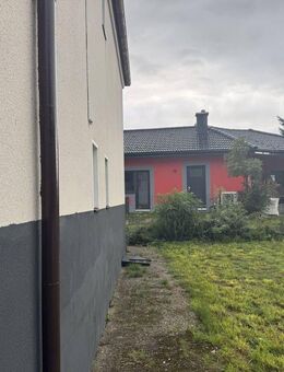 Zweifamilienhaus mit 500 m2 Grundstück - Roßtal