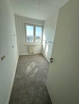 Schöne stilvolle 3-R-Wohnung im 3.OG mit BLK.ca.58,20 m²zu vermieten. - Dessau-Roßlau