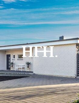 Moderner Bungalow mit lichtreichem Untergeschoss und idyllischem Gartenparadies - Bargenstedt